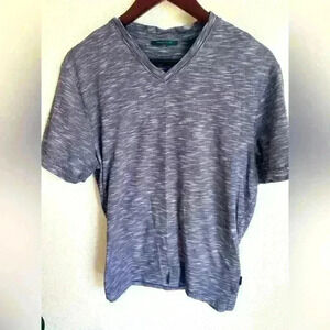 Perry Ellis Men’s Performance Grey V-Neck Tee Shirt
Size: Large